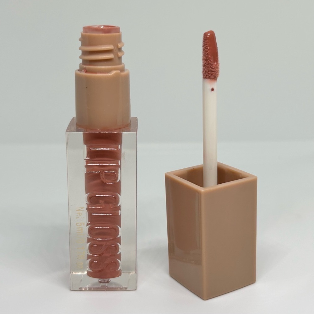 Hello Kiss - Moisturizing and Plumping Ultra Glossy Lip Gloss in Color Stone